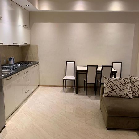 טביליסי Apartment Three Bedroom In Saburtalo מראה חיצוני תמונה
