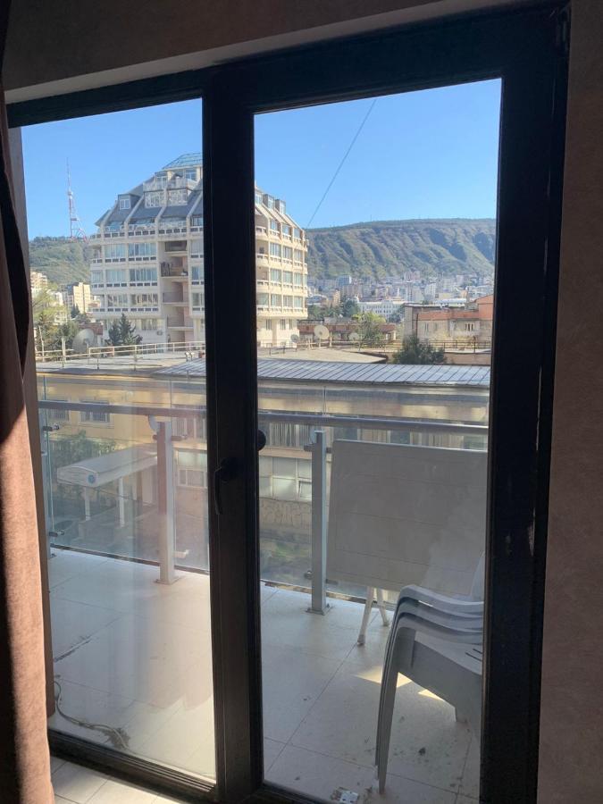 טביליסי Apartment Three Bedroom In Saburtalo מראה חיצוני תמונה