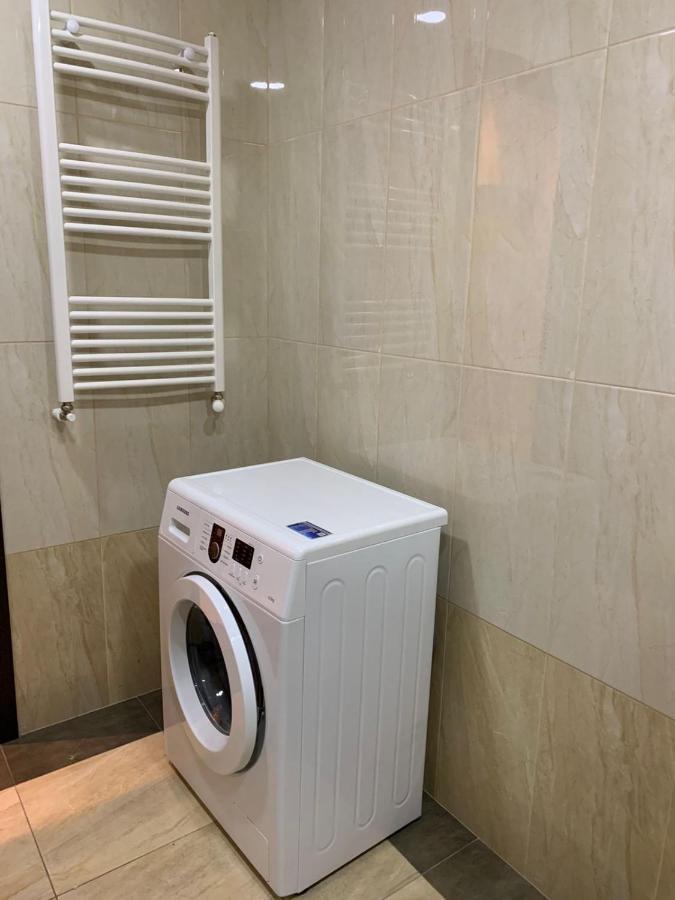 טביליסי Apartment Three Bedroom In Saburtalo מראה חיצוני תמונה