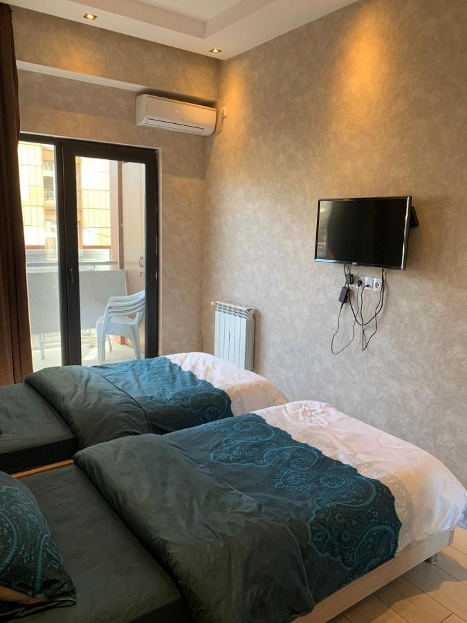 טביליסי Apartment Three Bedroom In Saburtalo מראה חיצוני תמונה